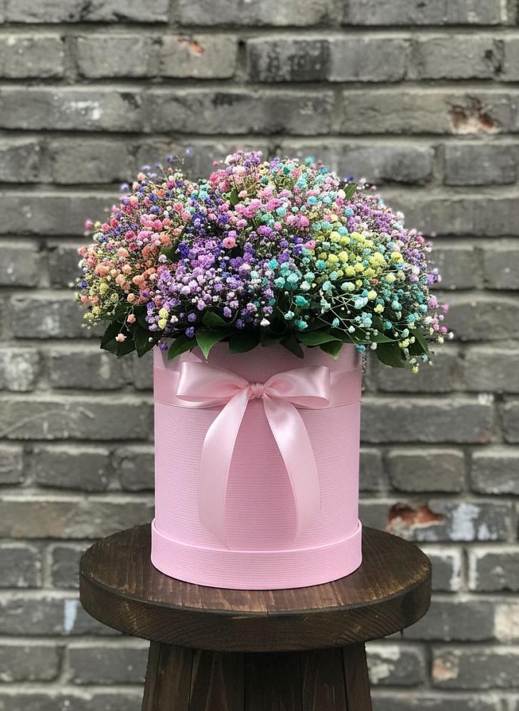 Цветочная композиция из Гипсофила и Розы в шляпной коробке в Арчединской