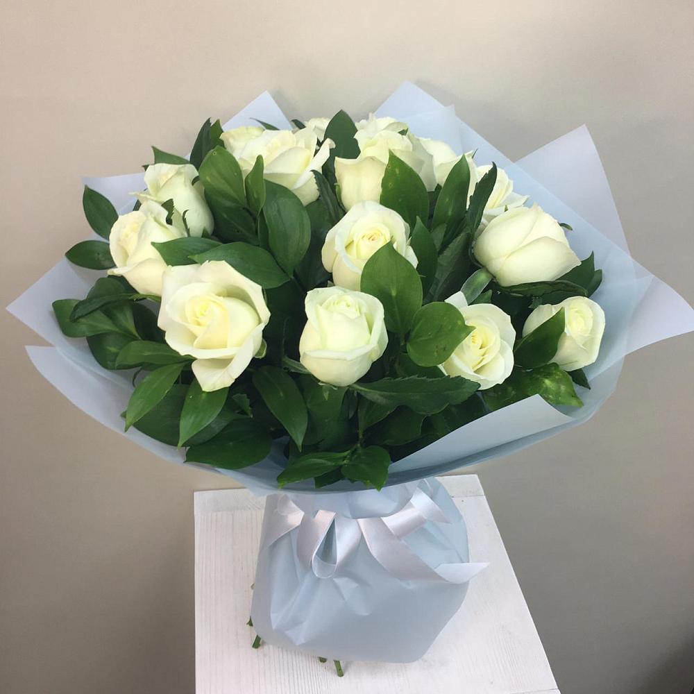 Букет 15 Белых роз Проуд в Арчединской