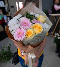 Букет цветов из:  Герберы, Розы и Хризантемы в Арчединской