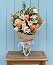 Букет цветов из:  Альстромерии, Лизиантусы, Розы и Хризантемы в Арчединской