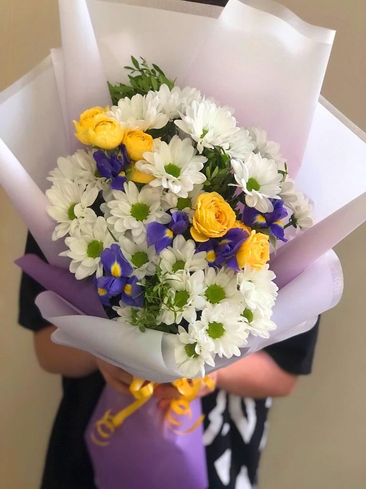 Букет цветов из: Ирисы, Хризантемы и Розы в Арчединской