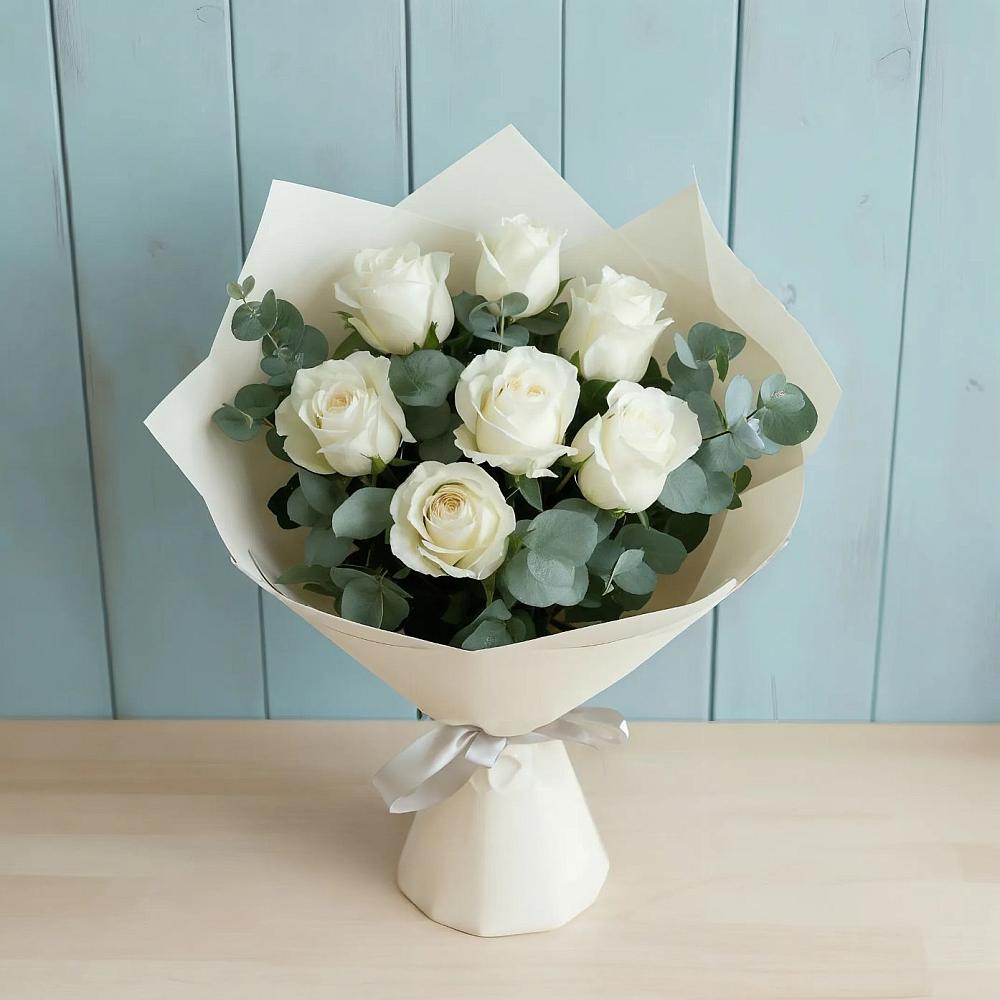 Букет Белые розы в Эвкалипте в Арчединской