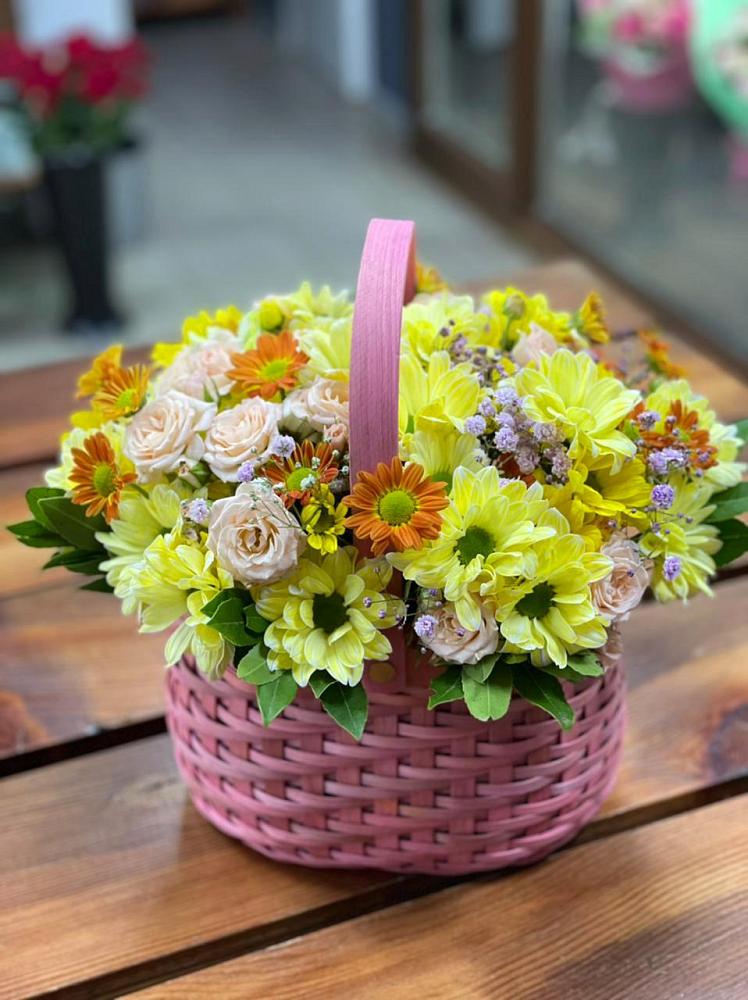 Цветочная композиция из Хризантемы и Розы в корзине в Арчединской