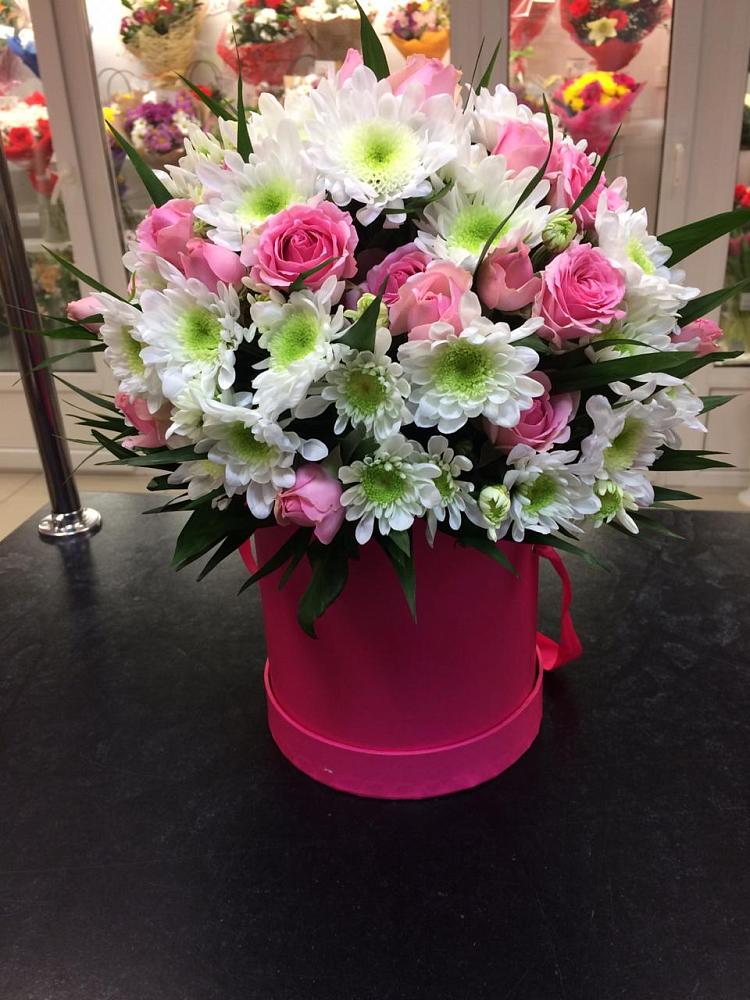 Цветочная композиция из Розы и Хризантемы в шляпной коробке в Арчединской