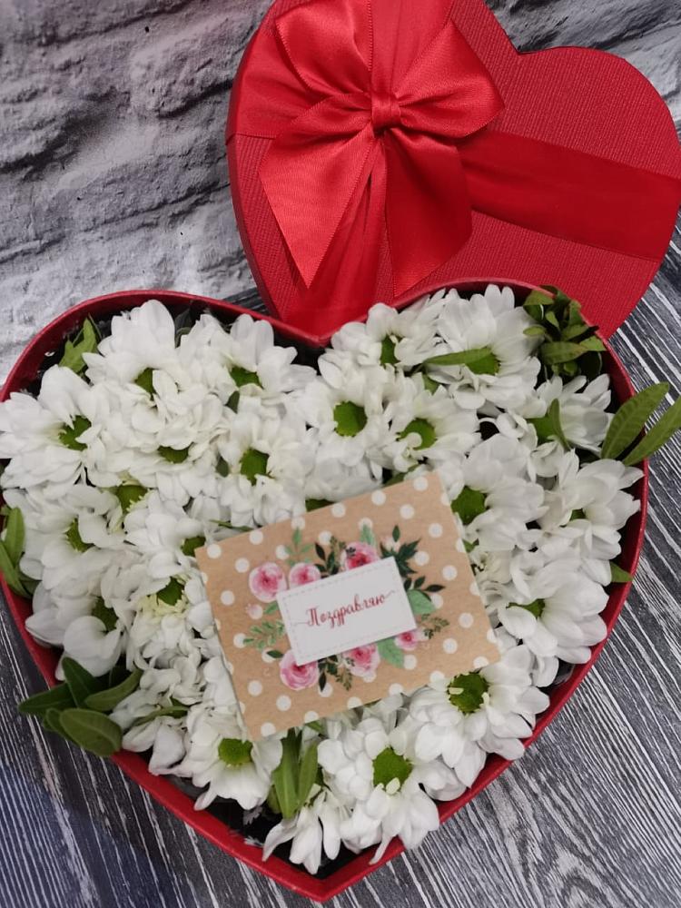 Цветочная композиция из Хризантемы в виде сердца в Арчединской