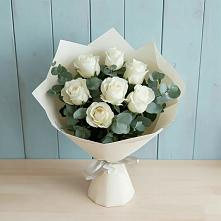 Букет Белые розы в Эвкалипте в Арчединской