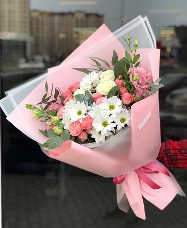 Букет цветов из: Розы, Лизиантусы и Хризантемы в Арчединской
